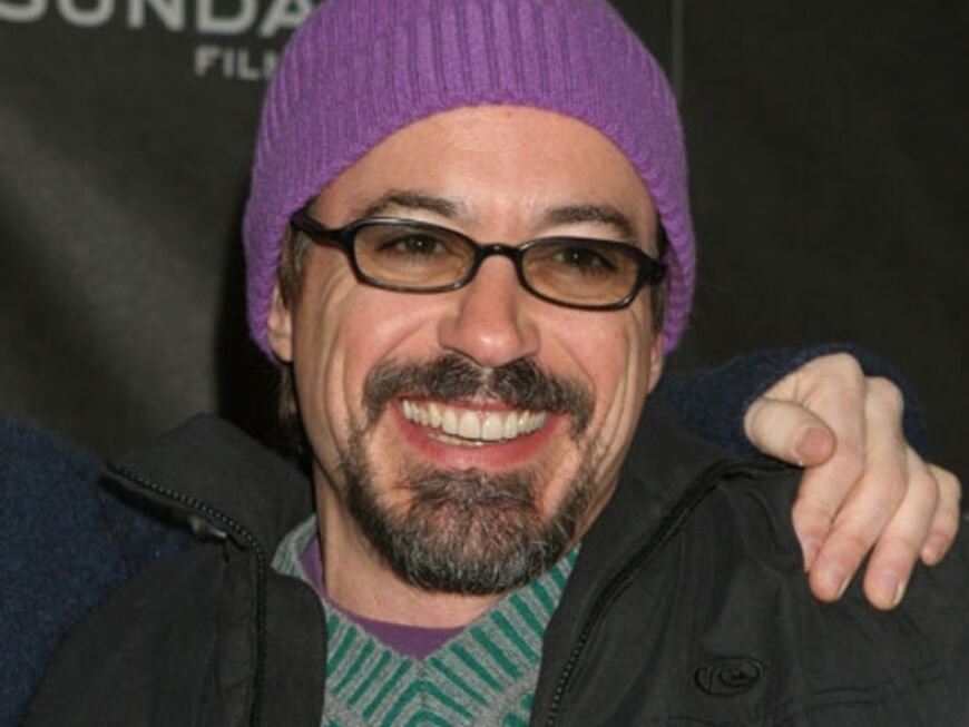 Farbenfroh: Robert Downey Jr. kombiniert seinen grünen Pullover mit einer violetten Mütze