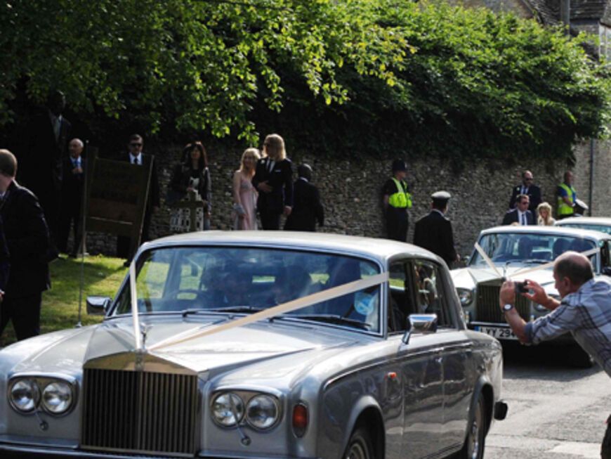 Stilecht im Rolls Royce fuhren Kate und Jamie zur Kirche