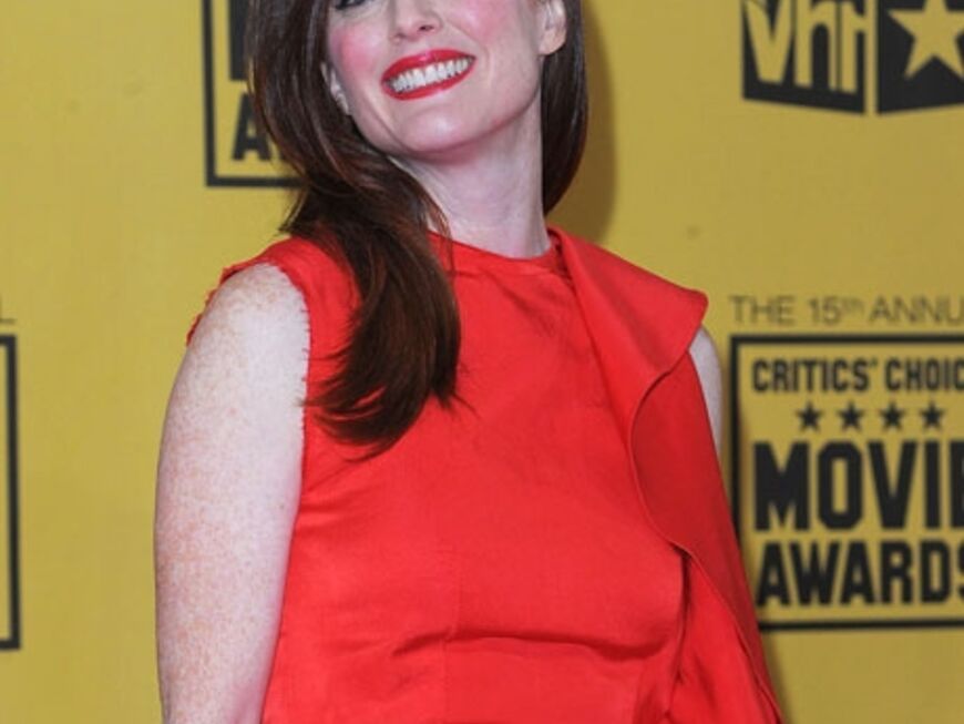 Julianne Moore kam in einem roten Kleid von Lanvin. Die 34-jährige war als beste Nebendarstellerin für ihre Rolle in "Single Man" nominiert