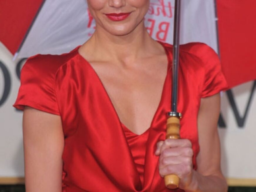 Cameron Diaz musste sich bei den Golden Globes mit einem Regenschirm schützen