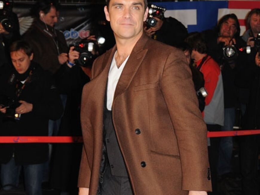Robbie Williams kam ohne seine Freundin Ayda nach Cannes. Er konnte gleich zwei NRJ Music Awards in Empfang nehmen