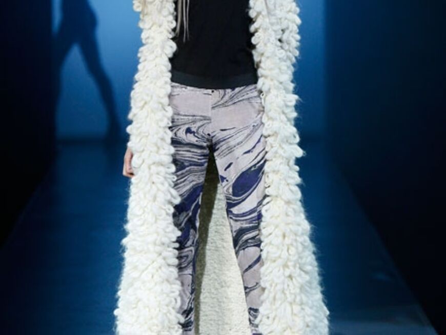 So kuschelig kann der Winter sein: Das Model mit einer XL-Wolljacke von Lala Berlin