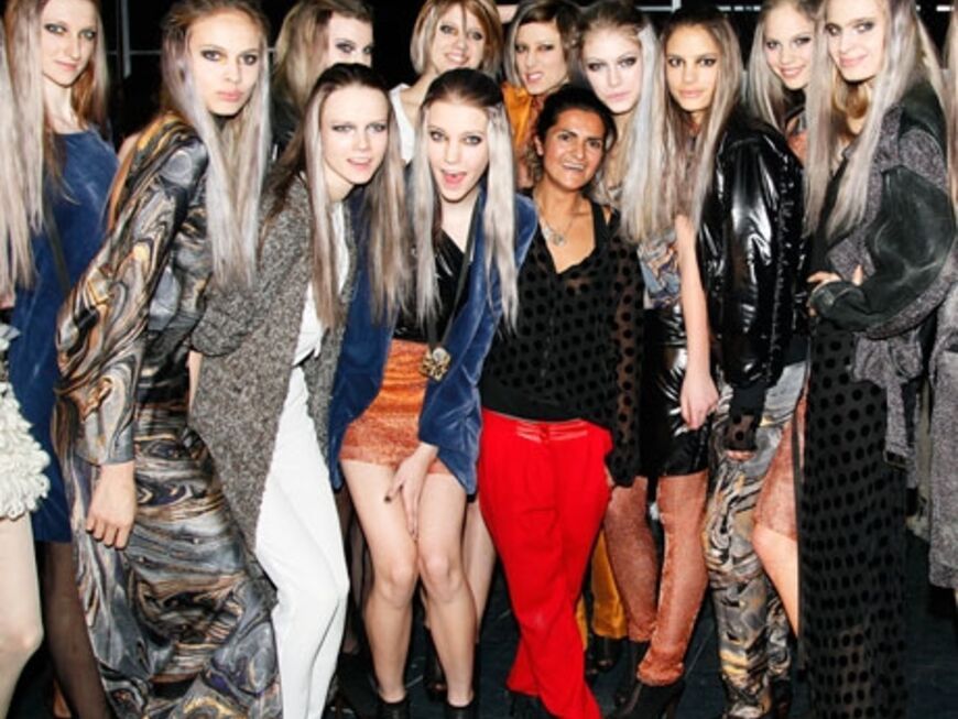 Gruppenbild: Designerin Leyla Piedayesh mit ihren Models