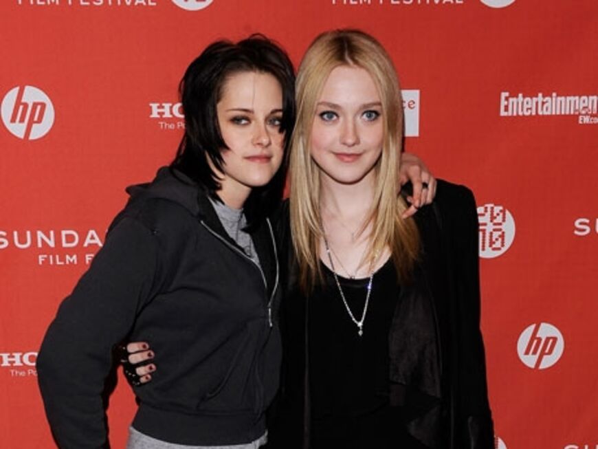 Die beiden "Twilight"-Stars Kristen Stewart und Dakota Fanning stellen ihren neuen Film "The Runaways" beim Filmfestival vor