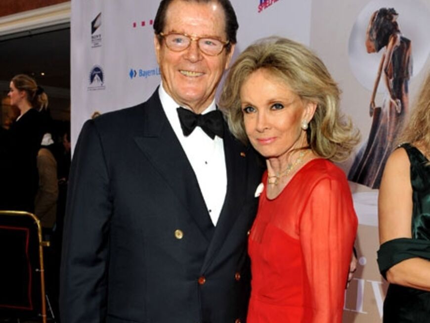 Ein Hauch von Hollywood in München: Der siebenfache James Bond-Darsteller Roger Moore kam in Begleitung seiner Frau Kristina