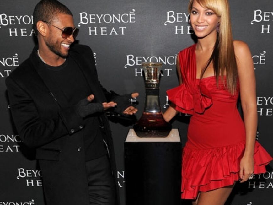 Sänger Usher ist von Beyoncés Parfum begeistert und natürlich auch von der Sängerin. Die 28-Jährige trug zur großen Party ein aufregendes Kleid von Marc Bouwer