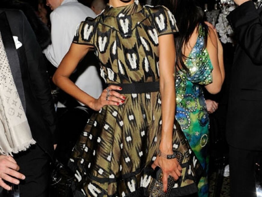 Schauspielerin Zoe Saldana bewies wieder einmal ihren guten Geschmack. Dieses Outfit sieht einfach super aus!