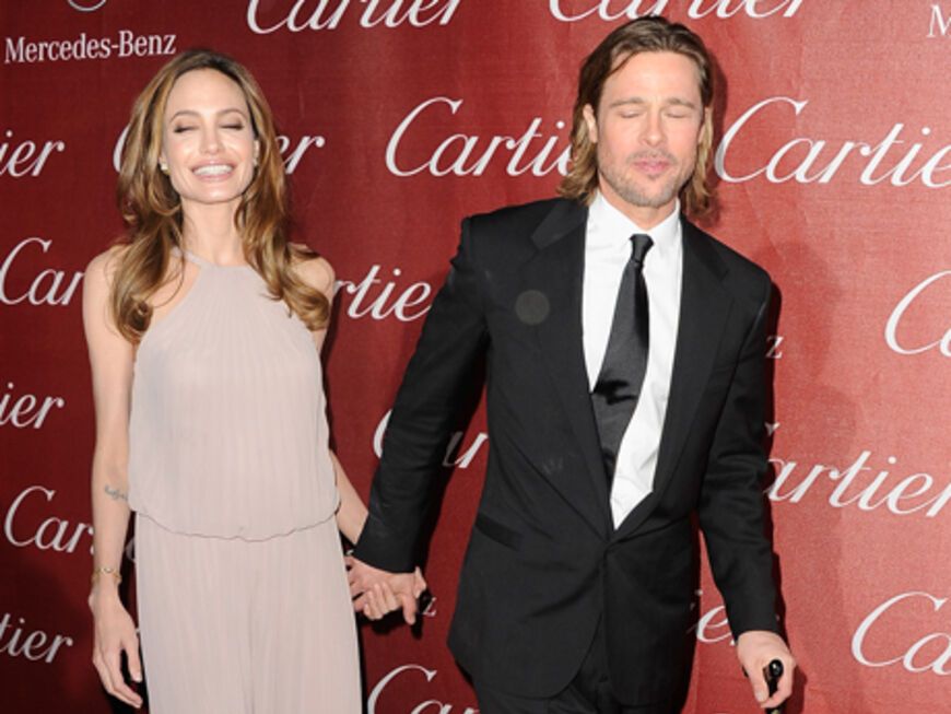 Aber einen schönen Mann kann nichts entstellen: Ganz Gentleman-Like schritt er mit seiner hübschen Frau Angelina Jolie über den Roten Teppich - und wurde am Ende für seine Filme "Moneyball" und "The Tree of Life" geehrt