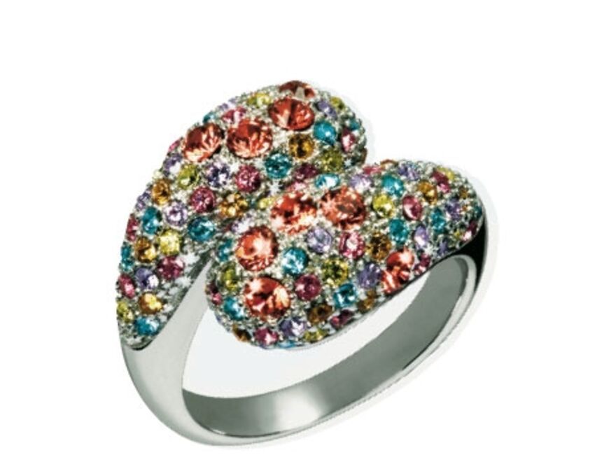 Es glitzert und funkelt: Ring mit Swarovski-Kristallen von Glamour World, ca. 100 Euro 