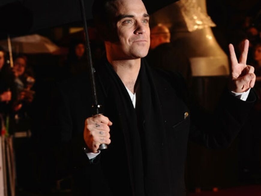 Gut gelaunt trotz Regenwetter: Robbie Williams auf dem roten Teppich