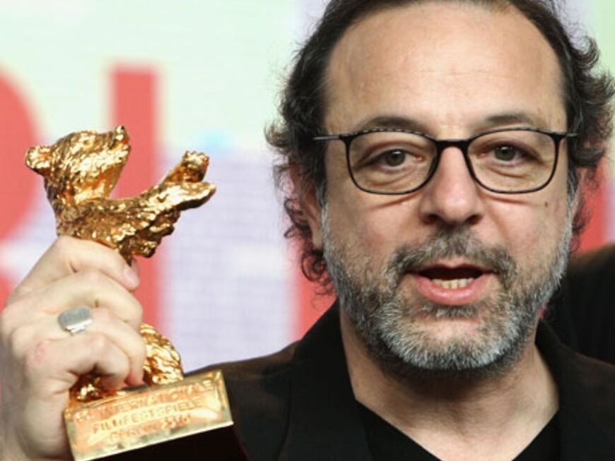 Der türkische Regisseur Semih Kaplanoglu war der Gewinner des Abends. Er erhielt den Goldenen Bären für den besten Film der Berlinale 2010. Er überzeugte die Jury mit seinem Werk "Bal" (dt. "Honig")