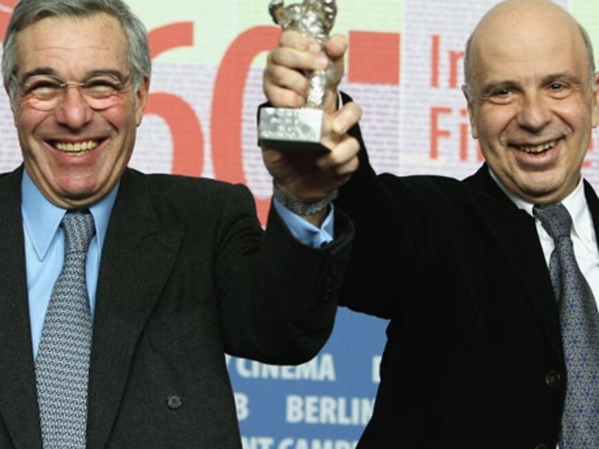 Die Produzenten Alain Sarde und Robert Benmussa nahmen den Silbernen Bären stellvertretend für Roman Polanski entgegen. Dieser wurde in der Kategorie "Beste Regie" für seinen Film "The Ghost Writer" ausgezeichnet