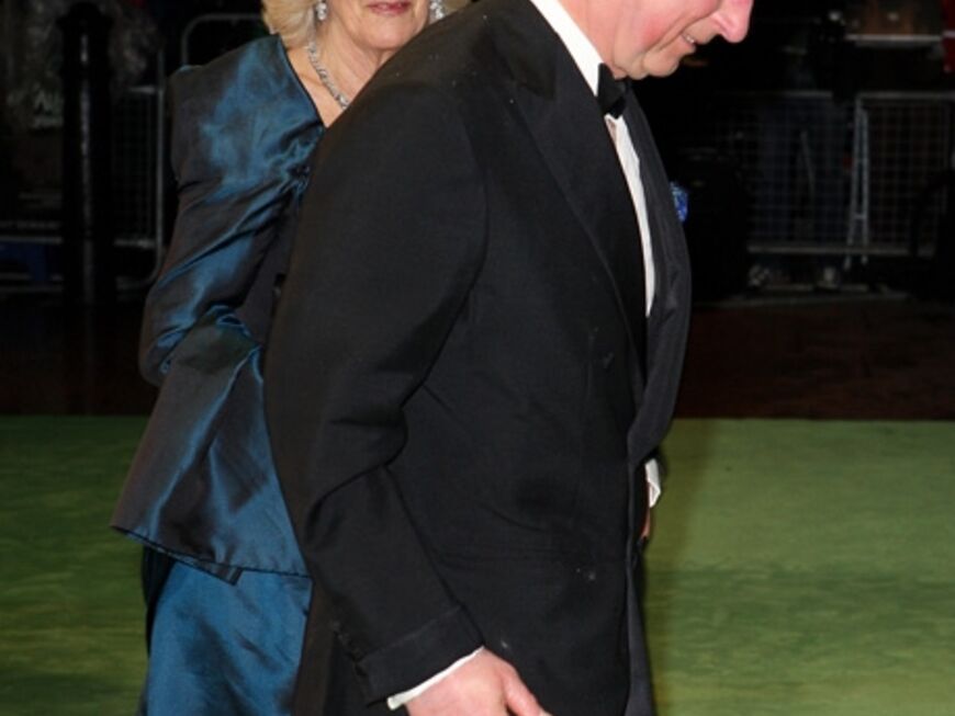 Große Ehre: Selbst Prince Charles und Gattin Camilla Parker Bowles wollten sich die Weltpremiere nicht entgehen lassen