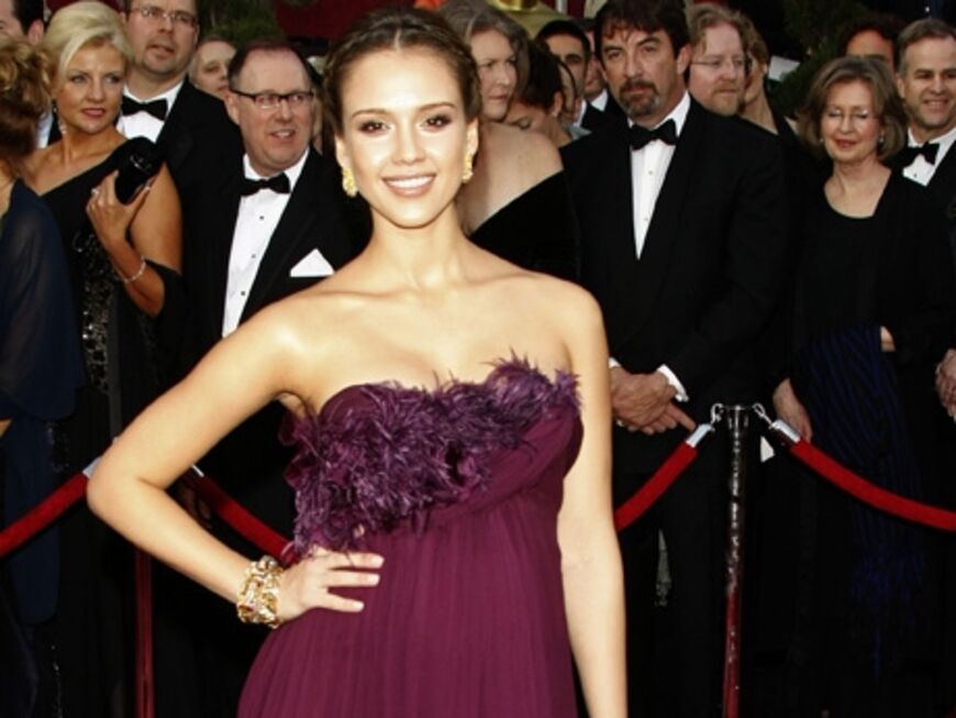 Stilsicher: Jessica Alba weiß, wie es geht. Die US-Schauspielerin trug 2008 eine lilafarbende Bustierrobe von Marchesa