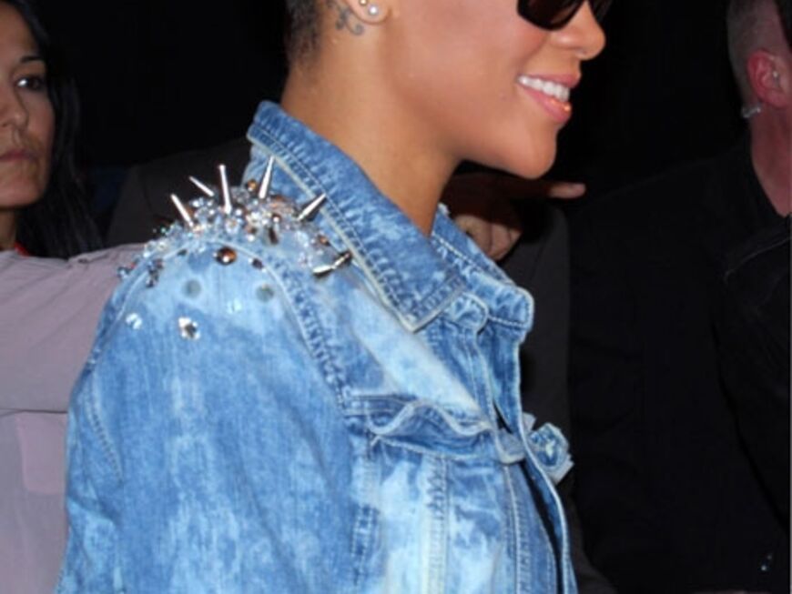 Am 04. März wird Rihanna einen Auftritt bei der ECHO-Verleihung haben. Haare, Styling und Make-Up sitzen perfekt
