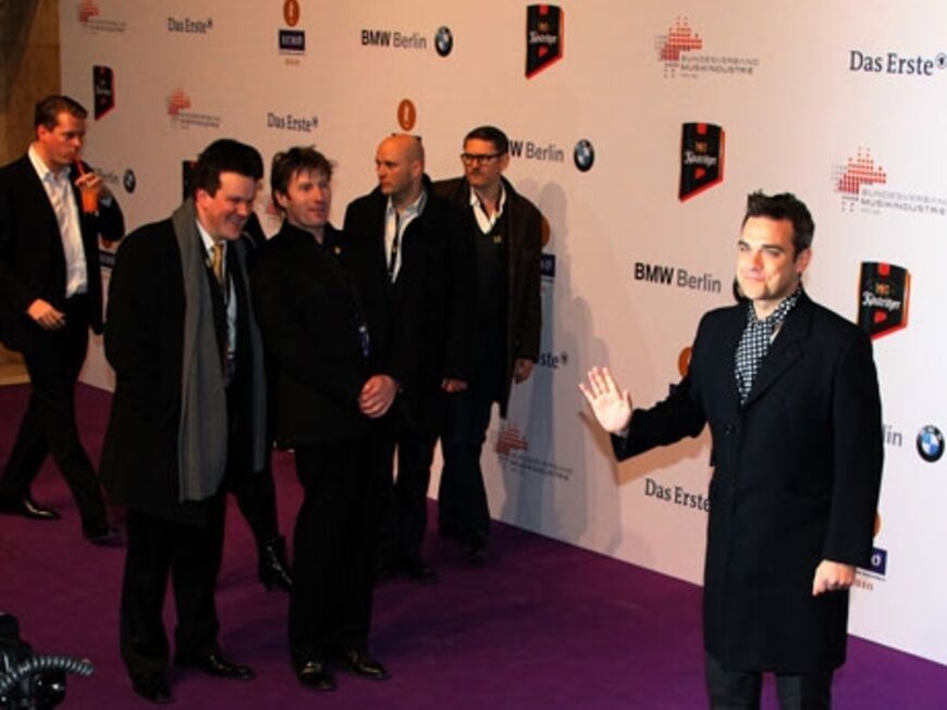 Bitte hinten anstellen: Robbie Williams ist das Lieblingsobjekt der Fotografen auf dem roten Teppich