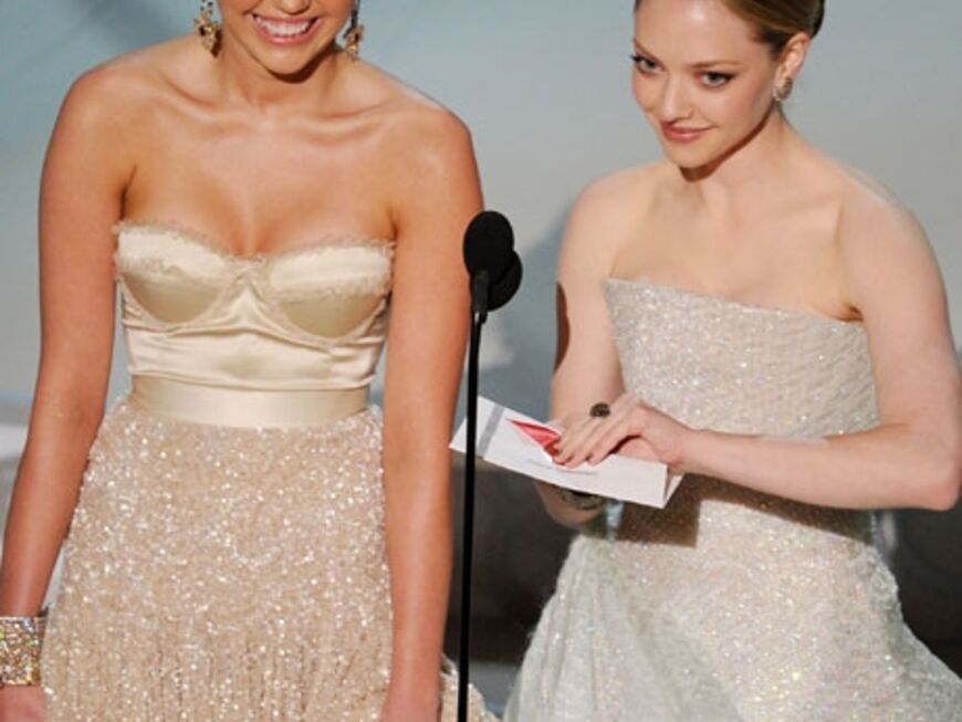 Miley Cyrus und Amanda Seyfried übergeben den Oscar für den besten Film-Song