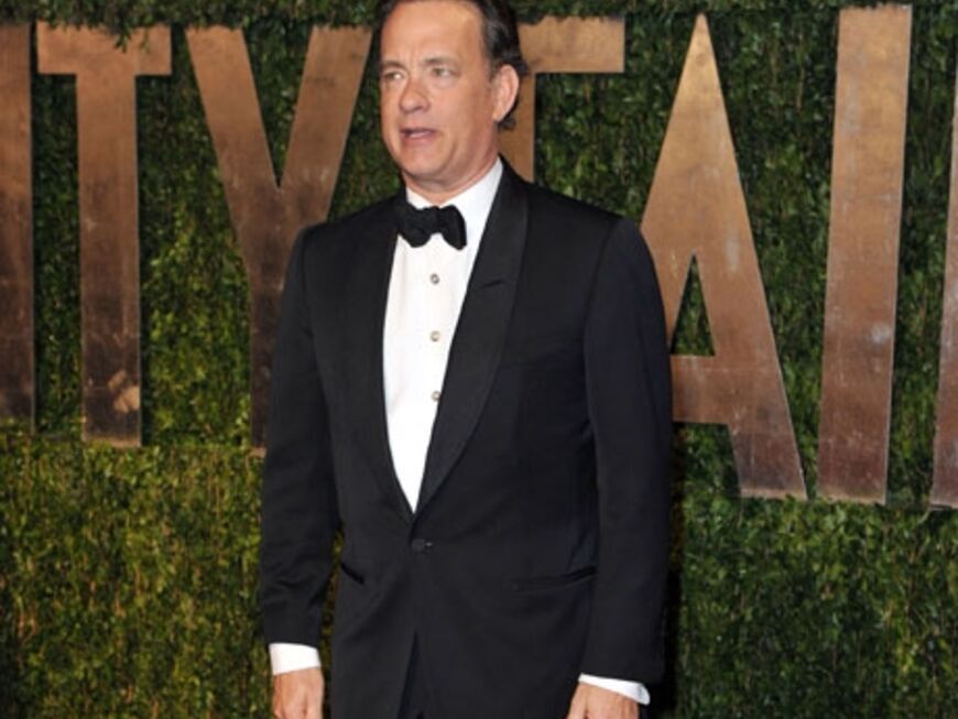 Tom Hanks posiert auf dem roten Teppich für die Fotografen