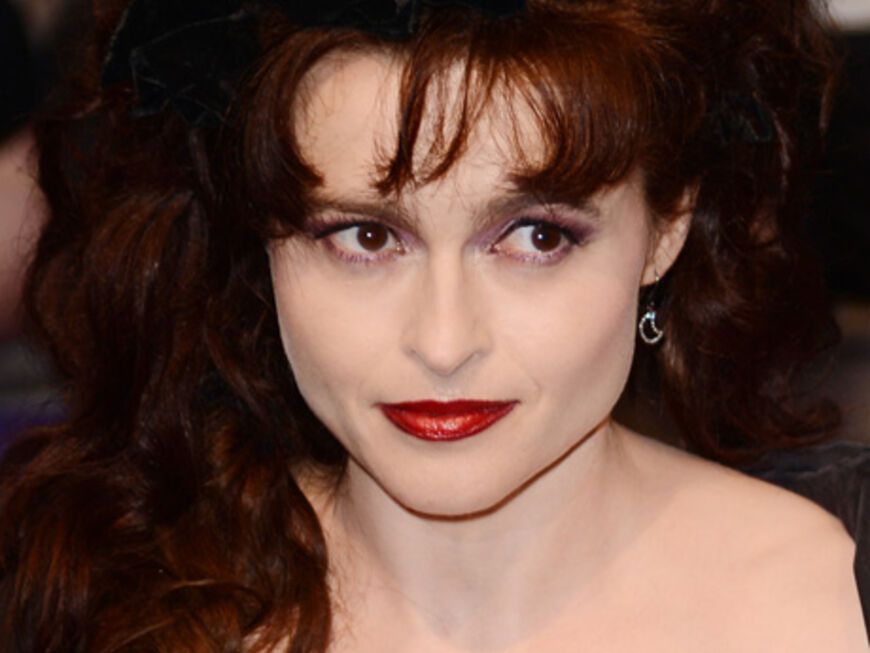 Helena Bonham Carter sorgt mit ihren gewagten Outfit- und Make-Up-Kreationen für gespaltene Meinungen