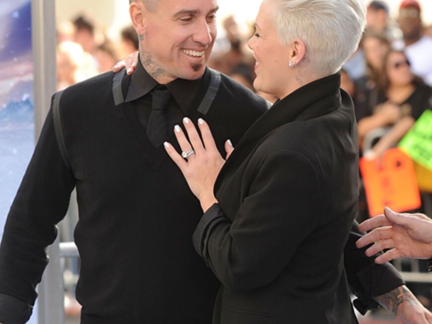 Dieses Paar sorgte für reichlich Aufmerksamkeit auf dem Roten Teppich: Sängeriln Pink mit ihrem Ehemann Carey Hart