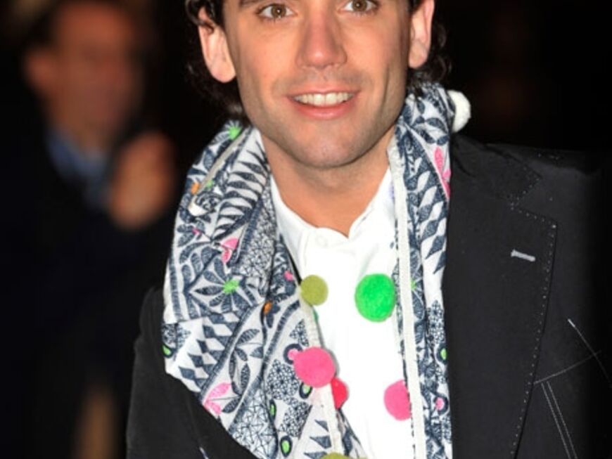 Sänger Mika zeigt sich gut gelaunt auf dem roten Teppich in London