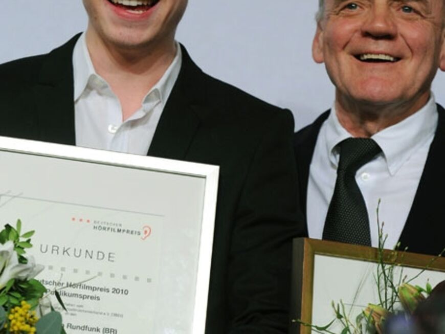 Zwei Preisträger des Abends: David Kross nahm den Publikumspreis für "Der Vorleser" entgegen und Schauspieler Bruno Ganz einen Preis für die Hörfilmproduktion "Vitus" 