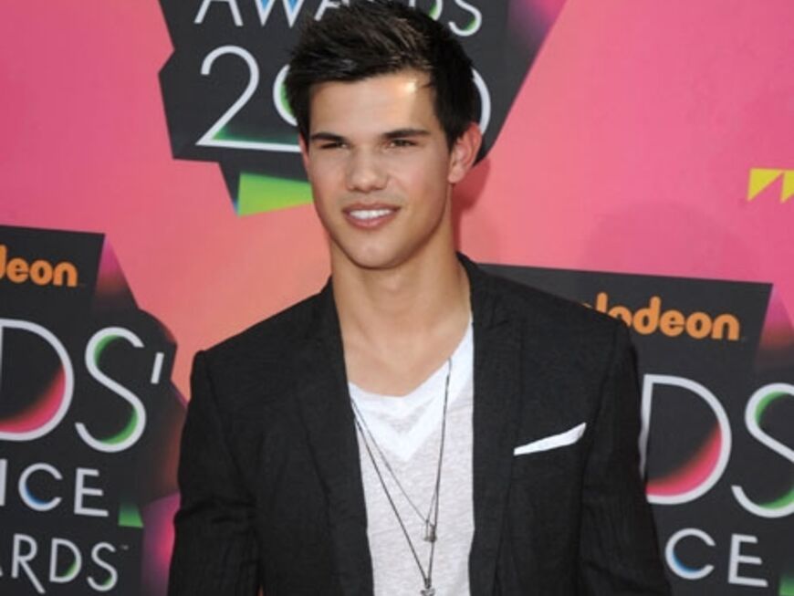 Er war der große Gewinner: Taylor Lautner wählten die Kids zum Besten Schauspieler. Außerdem ehrte die junge Jury ihn und Kristen Stewart zum schönsten Film-Liebespaar als Jacob und Bella in "Twilight"