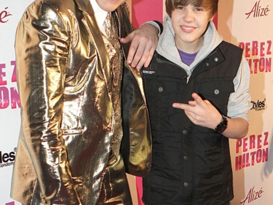 Goldmarie: Perez Hilton posiert mit seinem Gast, Sänger und Teenie-Schwarm Justin Bieber