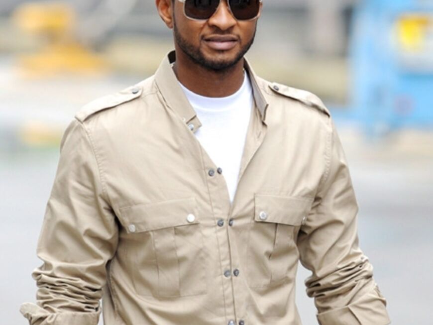 R&B-Frauenschwarm Usher trägt eine coole Sonnenbrille im Piloten-Style