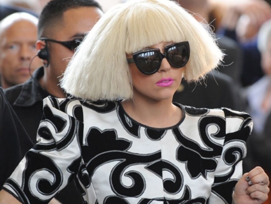 Lady GaGa mit einer Frisur a la Grace Jones
