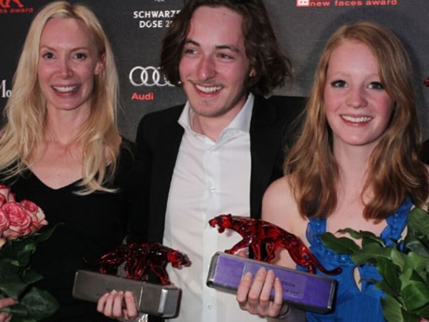 Gewinner-Trio des Abends: Feo Aladag (Bester Debütfilm), Cecil von Renner (Bester Nachwuchsschauspieler) und Leonie Bensch (Beste Nachwuchsschauspielerin)