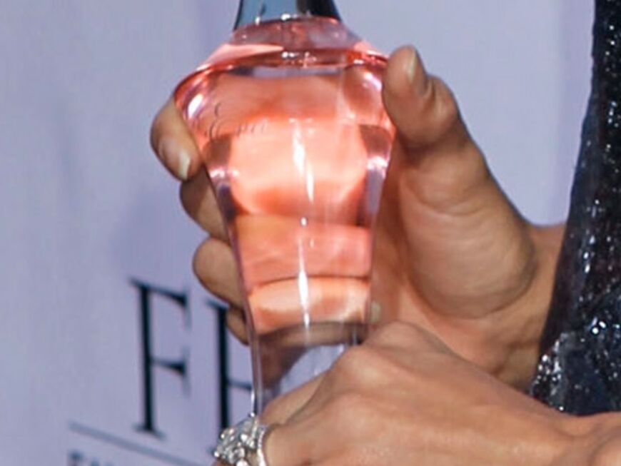 In einem Interview verriet die Fashion-Ikone, dass ihr Parfum besonders hautfreundlich ist. Eva selbst ist auf vieles allergisch