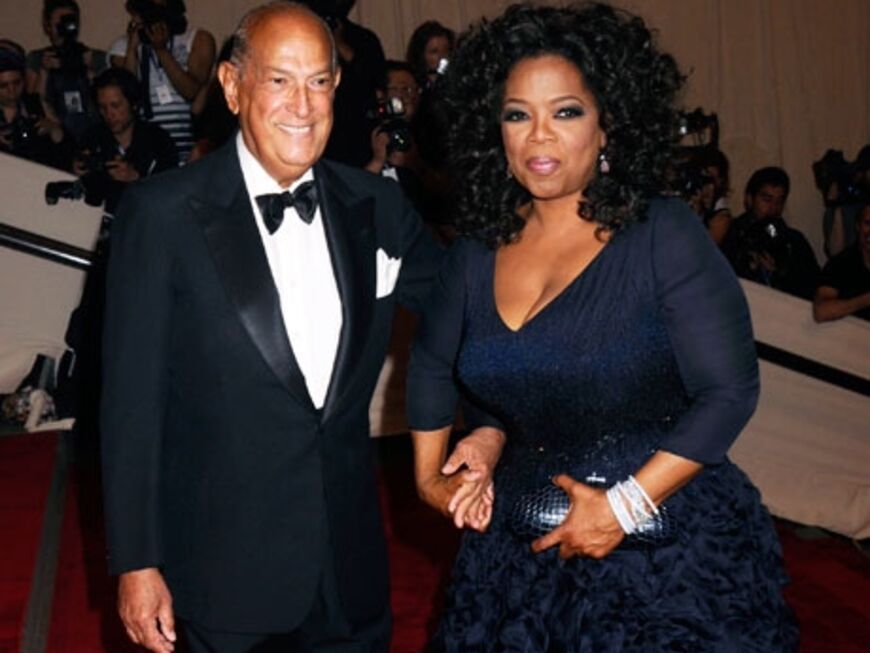 Oprah Winfrey in tiefblauer Robe