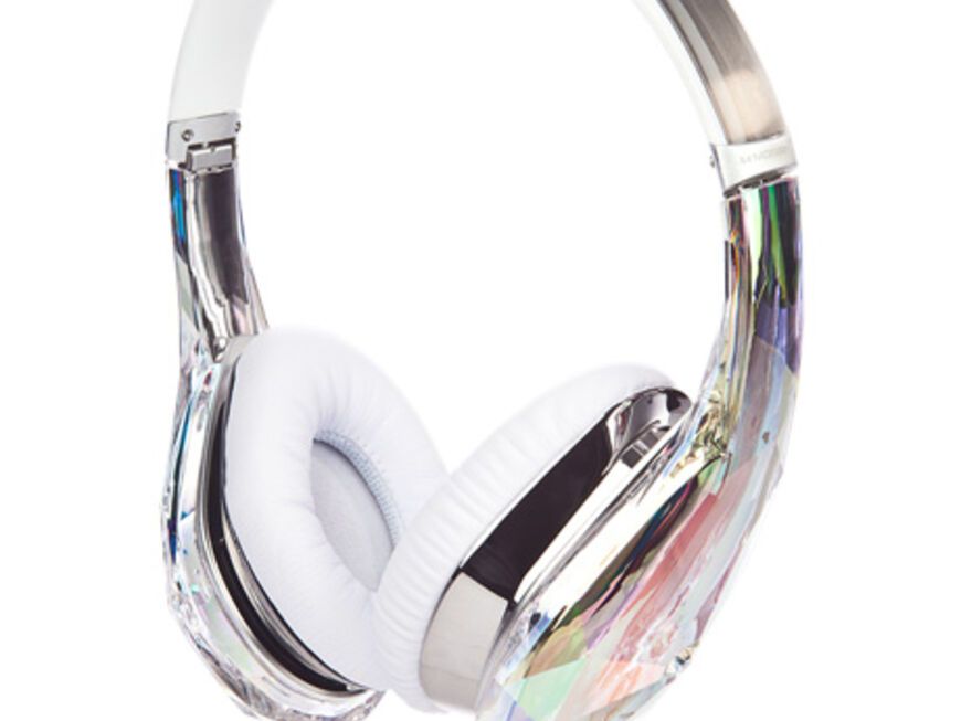 27. Juli 2012: Ein Satz heiße Ohren gefällig? Mit den ultra-coolen Headphones von Monster in schimmernder Juwelen-Optik kein Problem! Gesehen bei Fashionation (Peek & Cloppenburg Berlin, Stuttgart und Wien), ca. 290 Euro