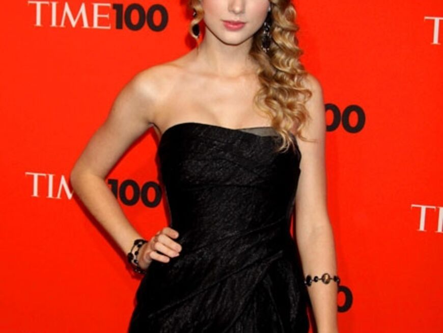 Taylor Swift gehört laut TIME Magazin auf Platz 32 der einflussreichsten Prominenten. Als Dank trat sie während der Verleihung auf und sorgte für die musikalische Unterhaltung