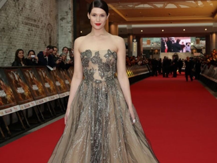 Gemma Arterton wählte für den perfekten Auftritt eine glanzvolle Robe von Valentino. Einfach wunderbar