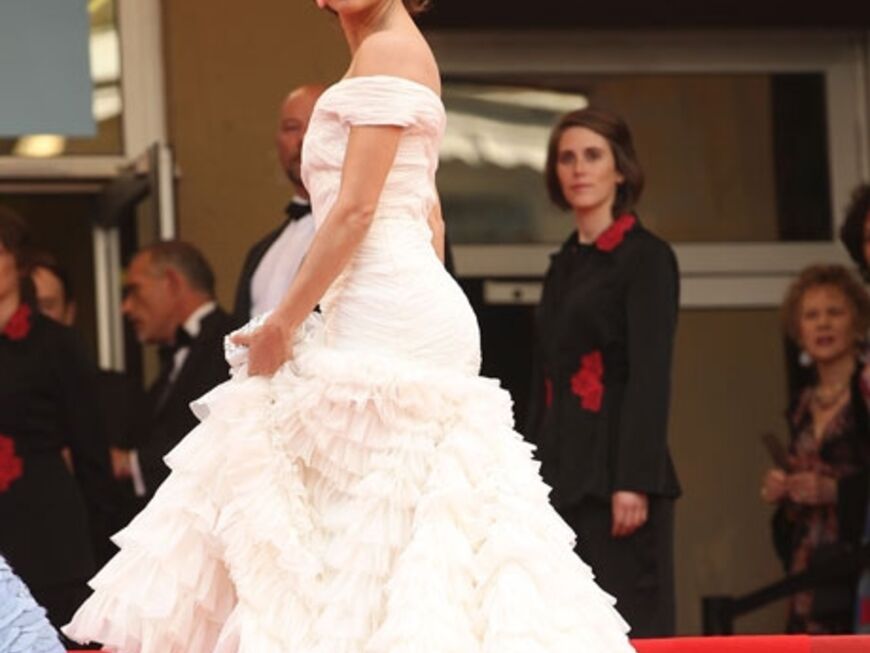 Ein Traum in Weiß! Eva Longoria-Parker wählte für ihren großen Auftritt in Cannes eine Seidenrobe von Pucci. Die Schauspielerin twitterte, dass sie in Südfrankreich ihren wohlverdienten Urlaub genieße. Wir glauben ihr jedes Wort!