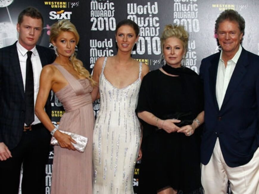 Familienausflug: Paris Hilton mischt momentan Monte Carlo auf. Zu der Verleihung der "World Music Awards" kam sie in Begleitung ihrer Eltern und Geschwister 
