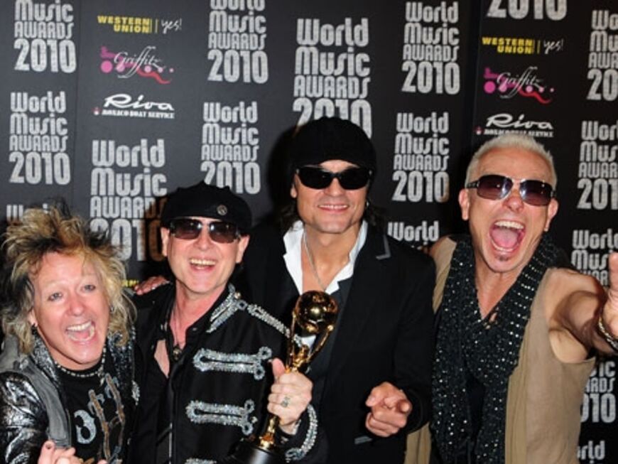 Sie räumten auch ab: Der deutschen Band "The Scorpions" ist die Freude über ihre Auszeichnung als "Rock Legend" deutlich anzusehen. Es ist bereits ihr dritter "World Music Award", den sie sich in Anwesenheit von Fürst Albert II. abholen durften. Glückwünsch!