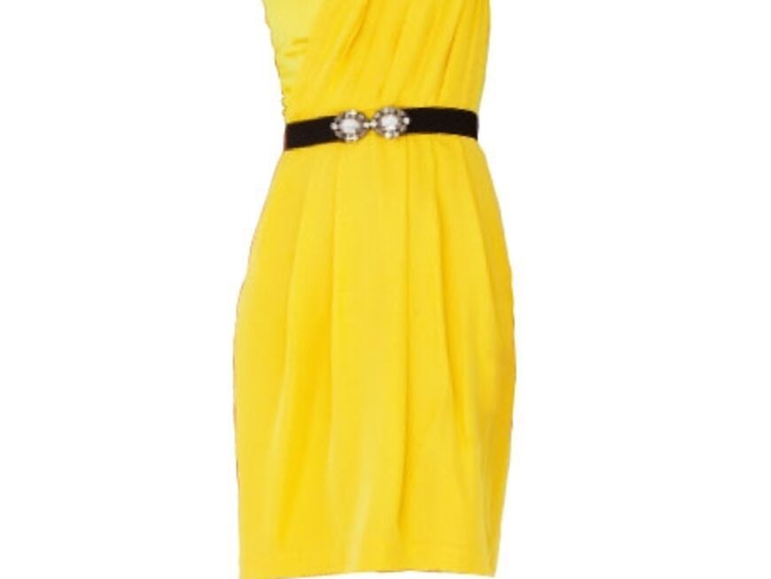 Die toughe New Yorker Anwältin Samantha liebt farbenfrohe Outfits. Zum Beispiel wie dieses asymmetrische Kleid von BCBG, Max Azria, ca. 300 Euro