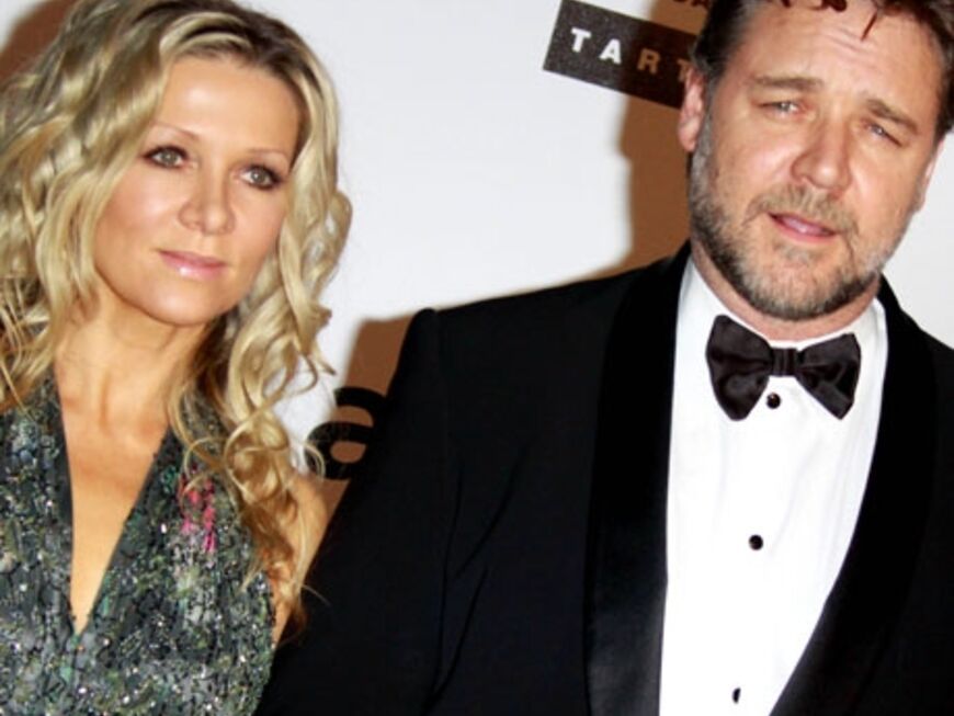 Momentan weilen viele US-Stars am Mittelmeer. So auch Russell Crowe, der in Cannes seinen neuen Film "Robin Hood" präsentierte. Ehefrau Danielle Spencer weichte nicht von seiner Seite