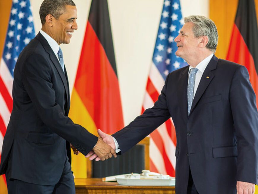 Der Präsident der Vereinigten Staaten Barack Obama ist auf Staatsbesuch mit seiner ganzen Familie in Berlin. Bundespräsident Joachim Gauck heißt ihn herzlich willkomen