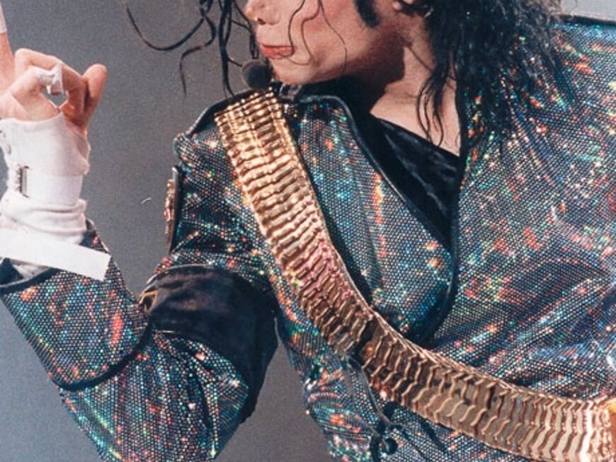 1993 wird Michael Jackson wegen Kindesmissbrauchs angezeigt. Doch der Fall wurde außergerichtlich gelöst