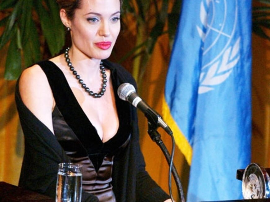 2005 wird Angelina in New York für ihren humanitären Einsatz ausgezeichnet
