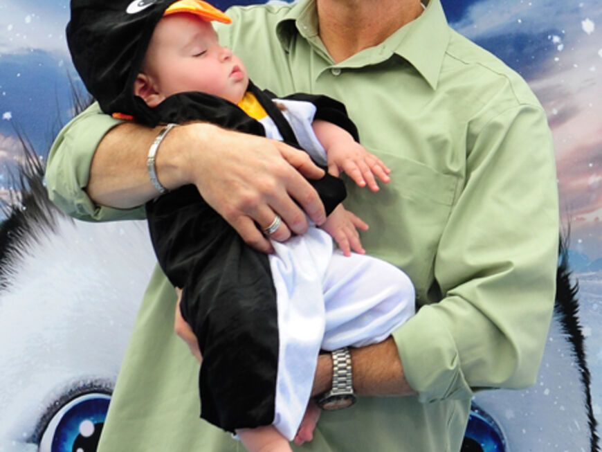 Ebenfalls mit Baby unterwegs: Schauspieler Carlos Alazraqui (spricht den "Nestor") und der süße Riley