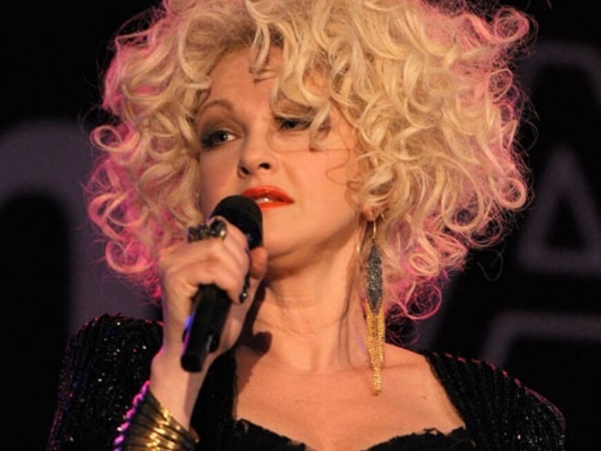 Sängerin Cyndi Lauper performte ein paar Songs live auf der Bühne