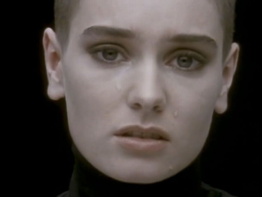 Sinéad O’Connor weint