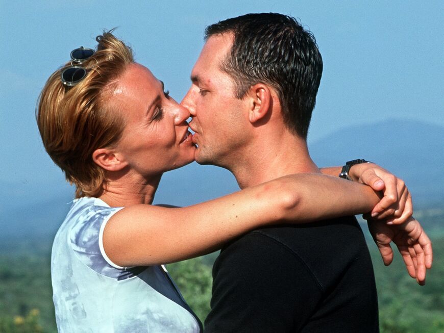  Sonja Zietlow küsst ihren Lebensgefährten Andre Hegger