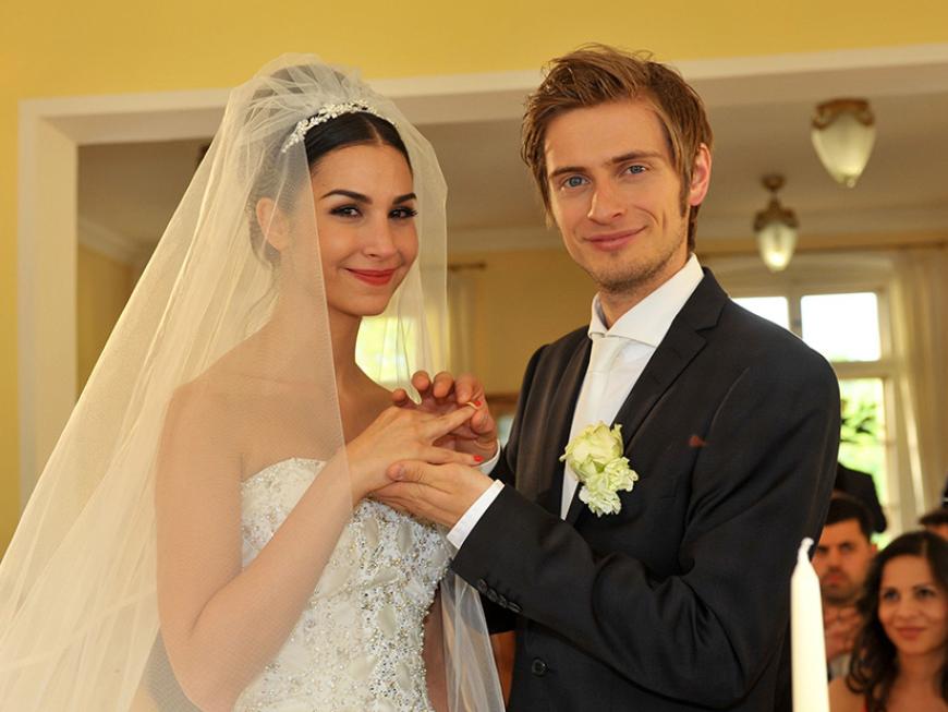 Sila Sahin und Jörn Schlönvoigt bei ihrer GZSZ-Hochzeit