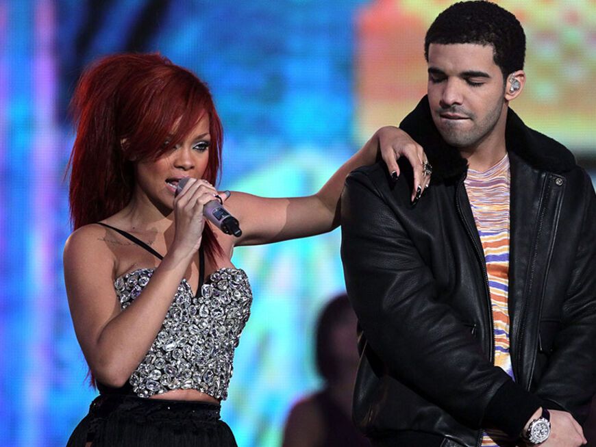 Rihanna performt mit Drake "What's My Name?"